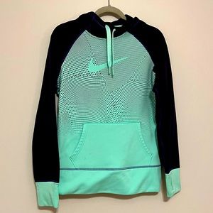 Women’s Medium Nike Therma-Fit Hoodie*
